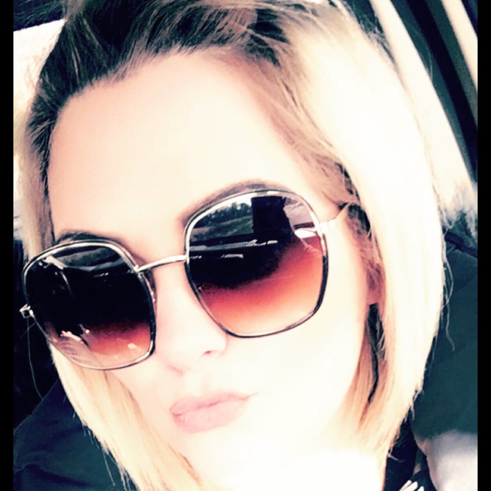 Meet your Posher, Jenny